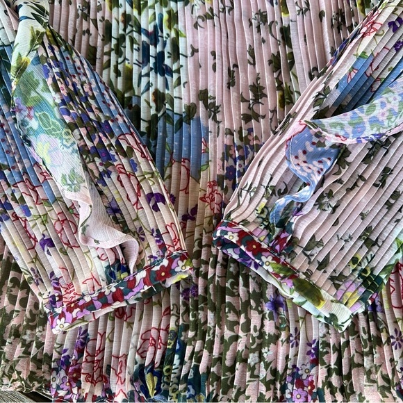Ted Baker London Kaylahn Ditsy Accordion Pleat Blouse Pink Floral Keyhole Size 4 - Picture 7 of 12